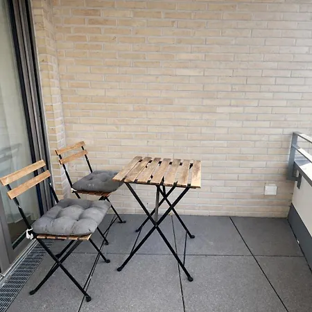 Homely! Design Airport, Fair, Balcony, City! Apartment *