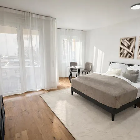 Homely! Design Airport, Fair, Balcony, City! Apartment *
