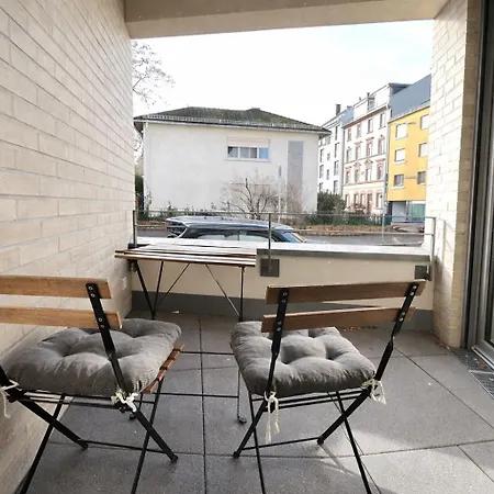 Homely! Design Airport, Fair, Balcony, City! شقة