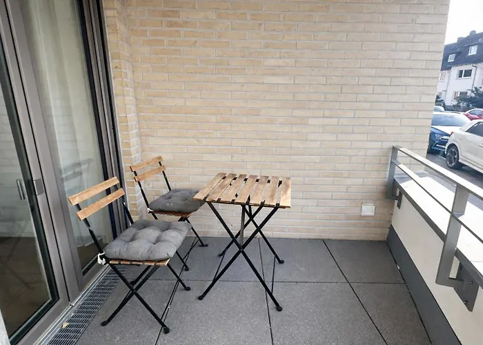 Homely! Design Airport, Fair, Balcony, City! Apartment *