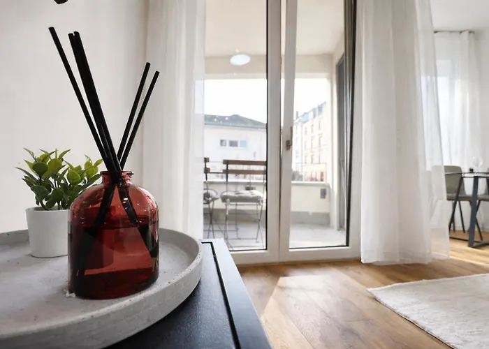 Lägenhet Homely! Design Airport, Fair, Balcony, City! *