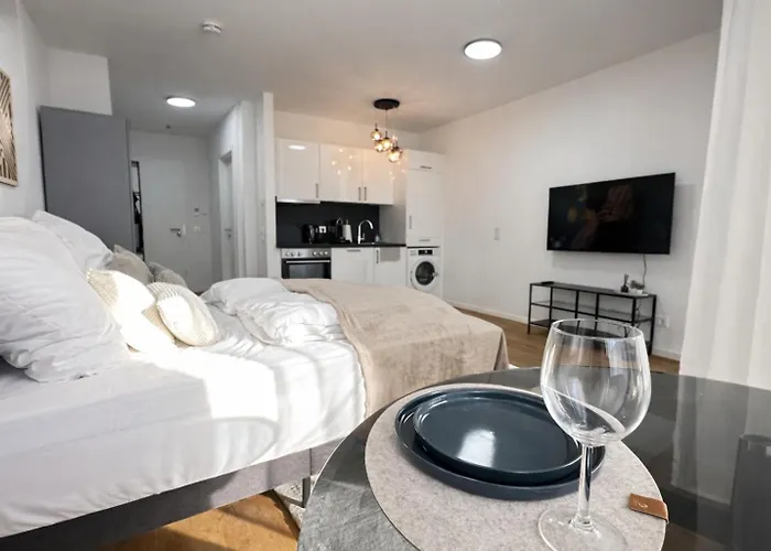 Lägenhet Homely! Design Airport, Fair, Balcony, City!