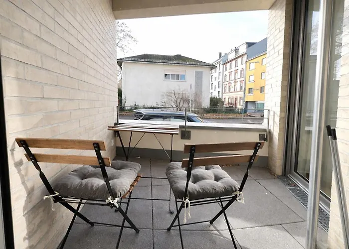 Homely! Design Airport, Fair, Balcony, City! Apartment