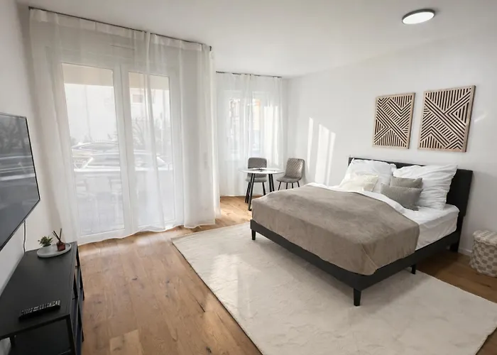 Homely! Design Airport, Fair, Balcony, City! Διαμέρισμα *