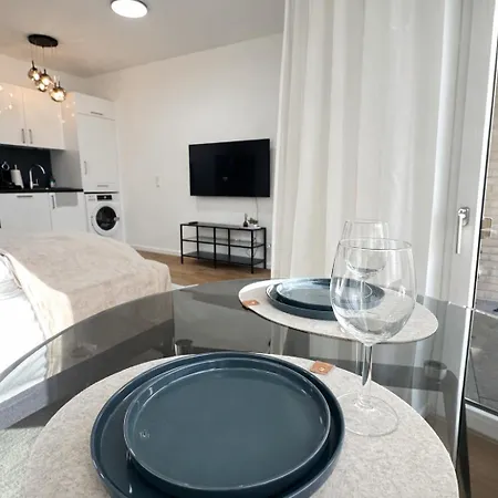 Homely! Design Airport, Fair, Balcony, City!