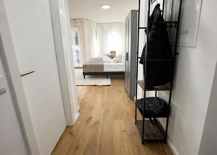 Homely! Design Airport, Fair, Balcony, City! Daire *